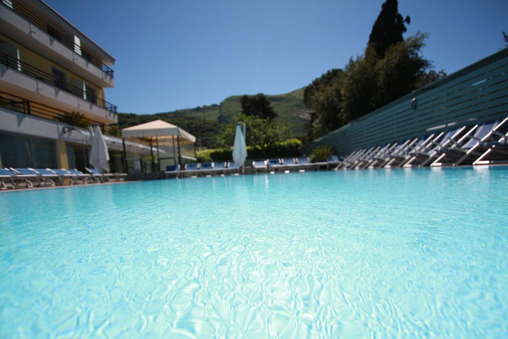 Hotel Miorelli Torbole Sul Garda Екстериор снимка