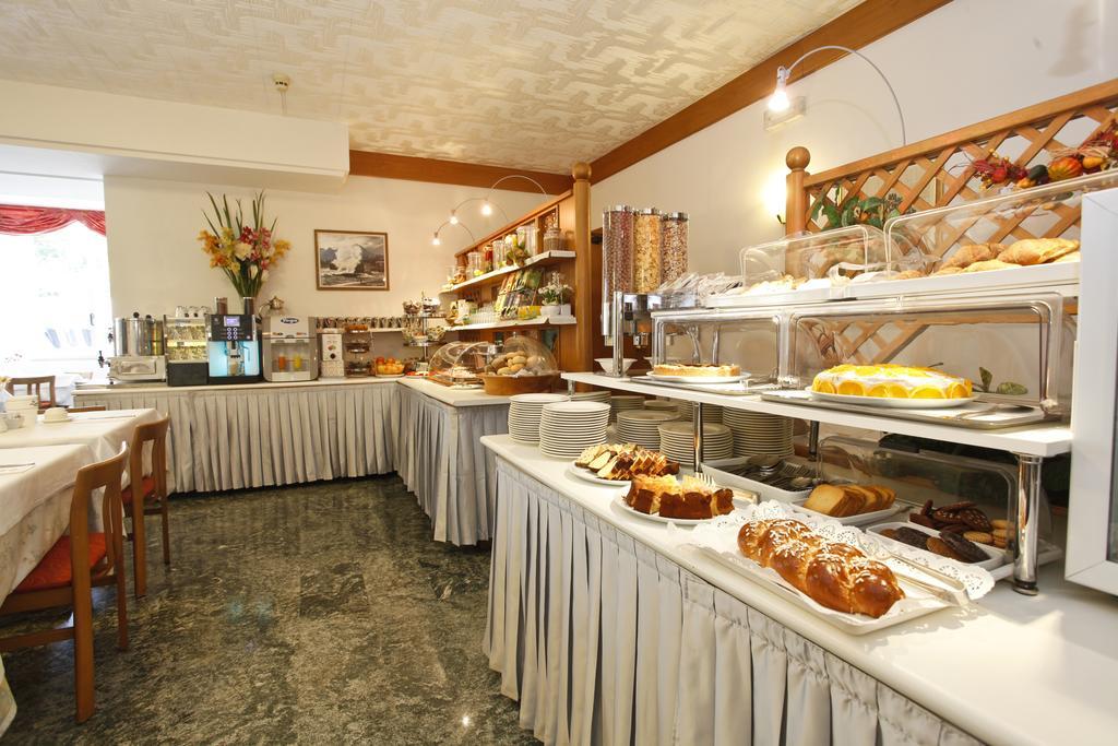 Hotel Miorelli Torbole Sul Garda Екстериор снимка