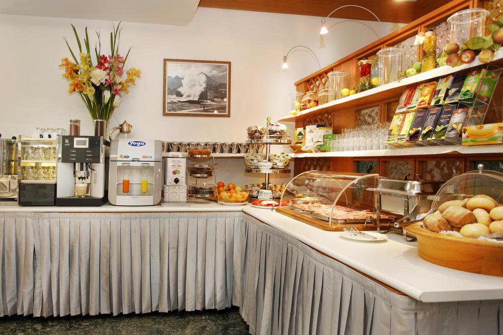 Hotel Miorelli Torbole Sul Garda Екстериор снимка