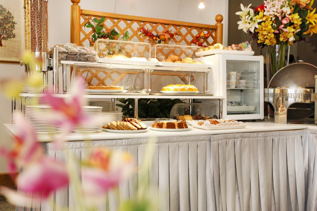 Hotel Miorelli Torbole Sul Garda Екстериор снимка