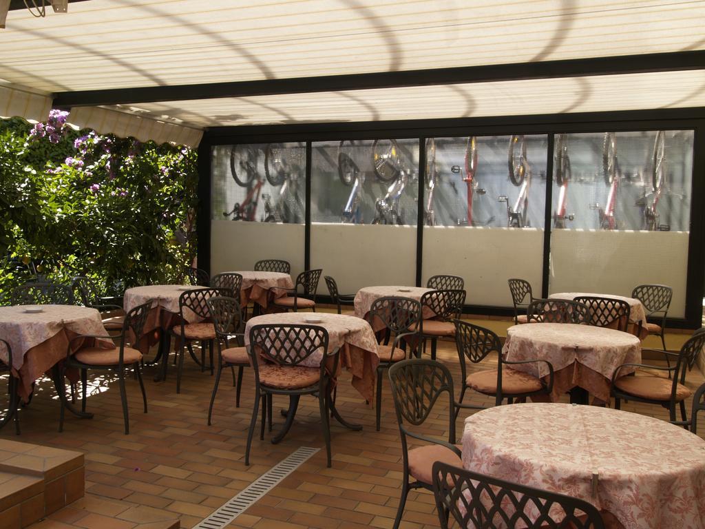 Hotel Miorelli Torbole Sul Garda Екстериор снимка