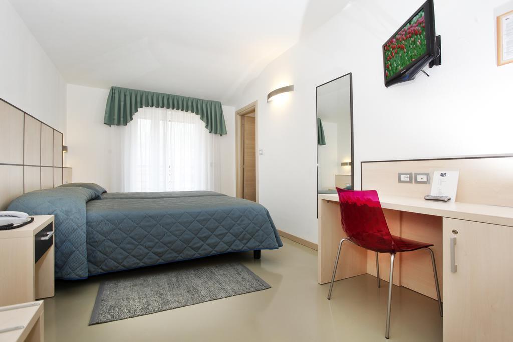 Hotel Miorelli Torbole Sul Garda Екстериор снимка