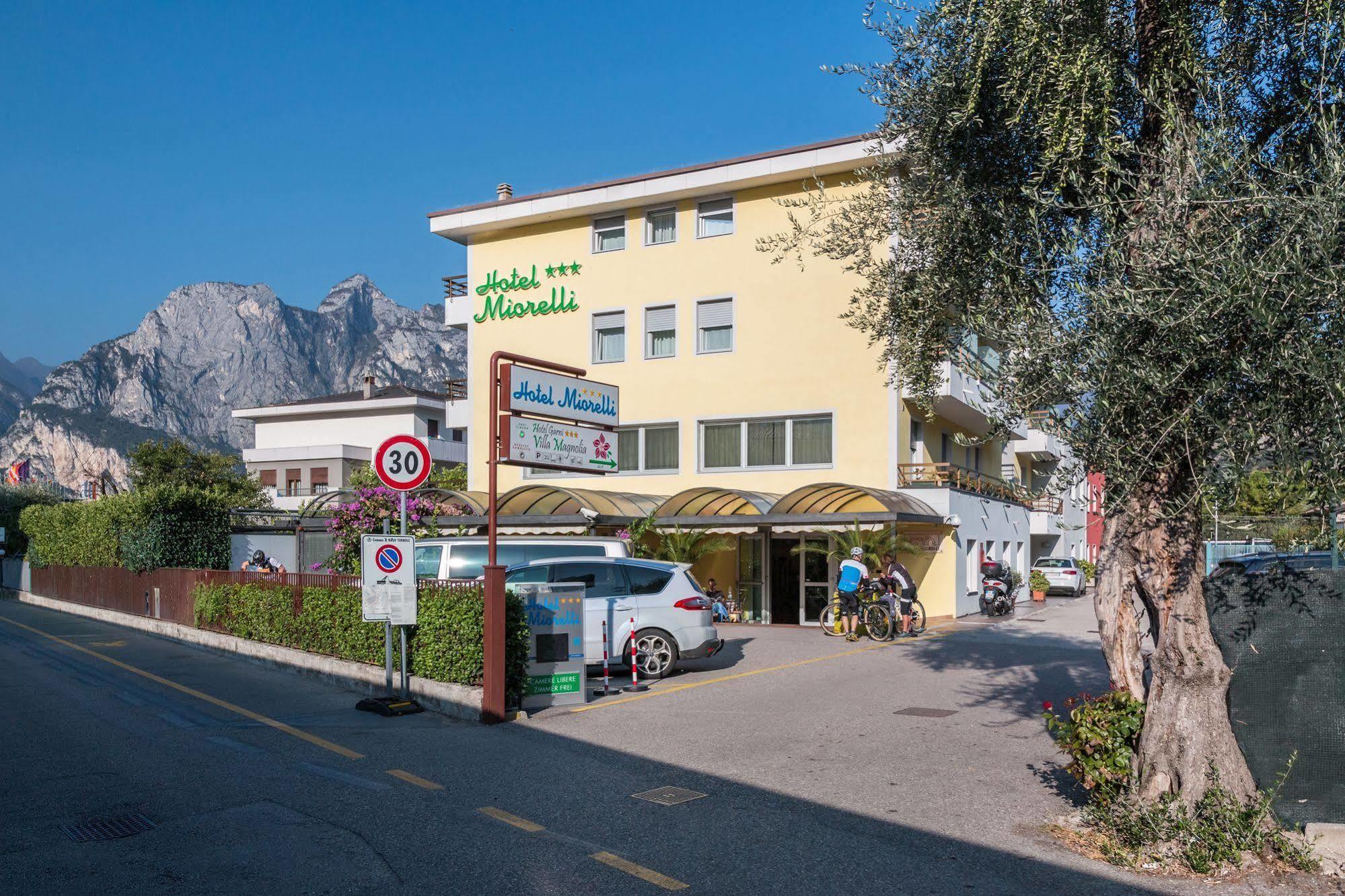 Hotel Miorelli Torbole Sul Garda Екстериор снимка