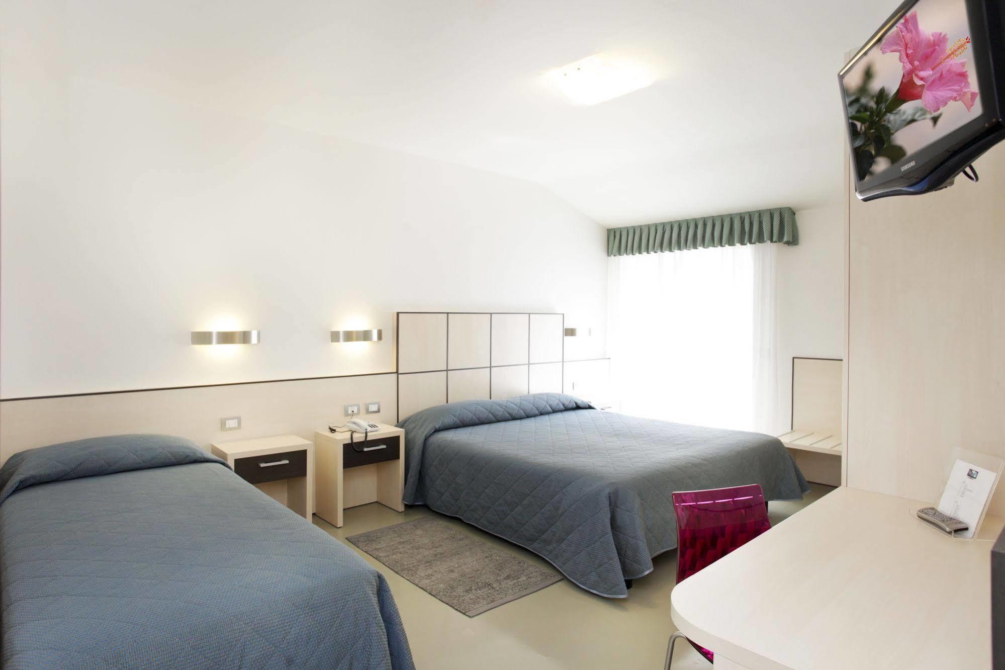 Hotel Miorelli Torbole Sul Garda Екстериор снимка