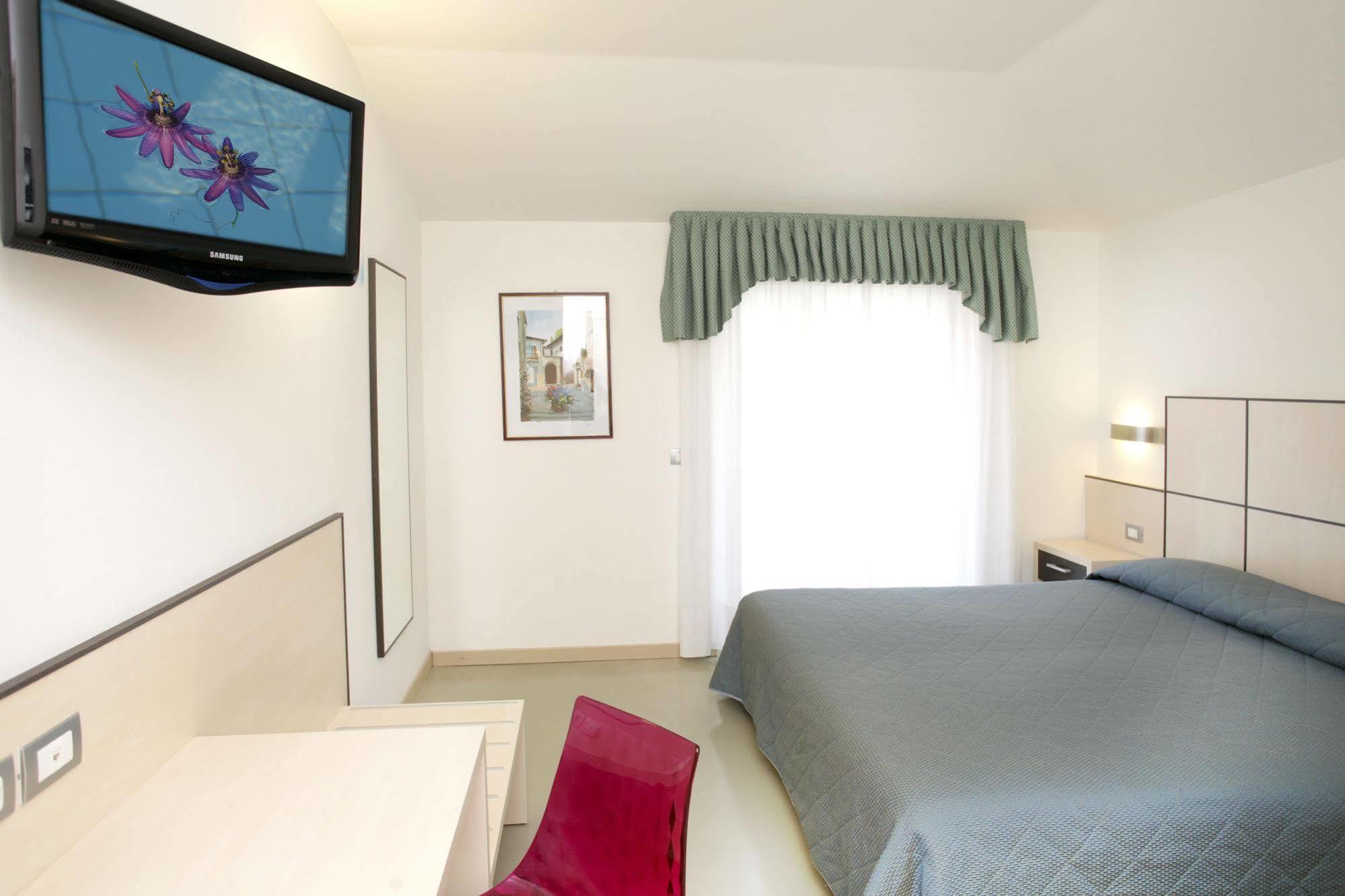 Hotel Miorelli Torbole Sul Garda Екстериор снимка