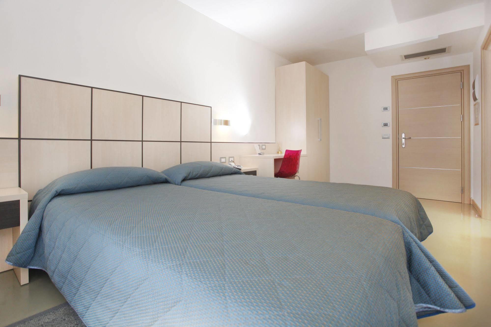 Hotel Miorelli Torbole Sul Garda Екстериор снимка