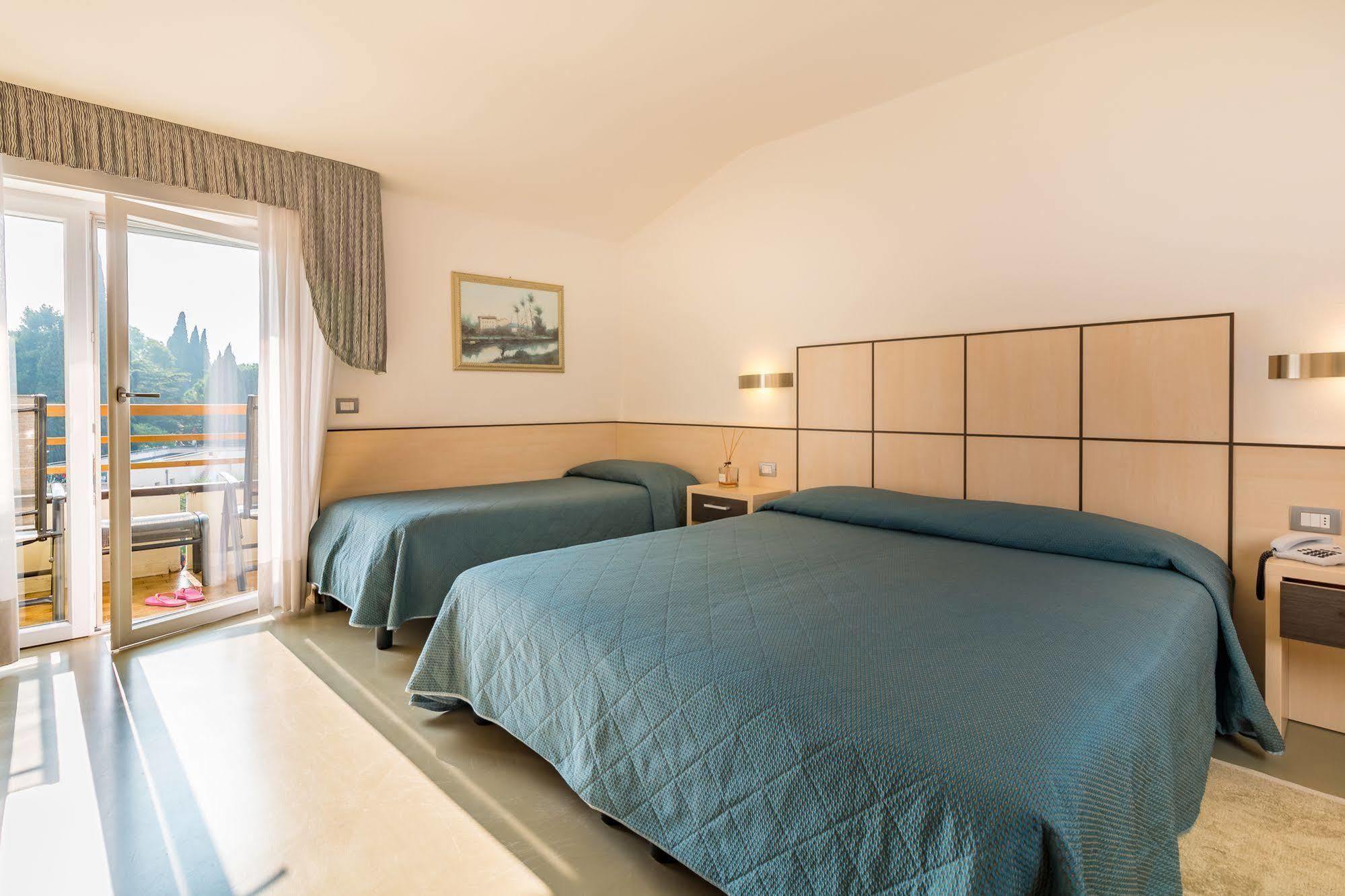 Hotel Miorelli Torbole Sul Garda Екстериор снимка
